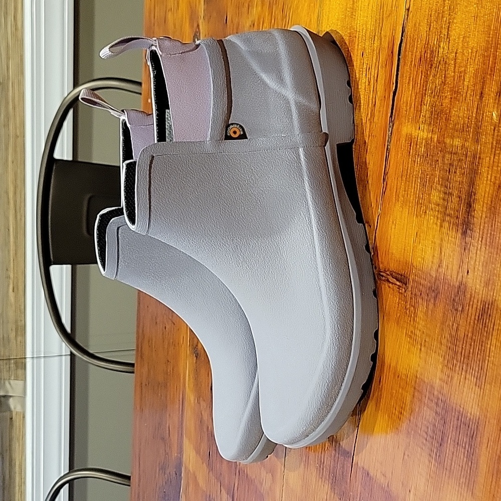 Women's Bogs Flira Waterproof Ankle Booties sz 9